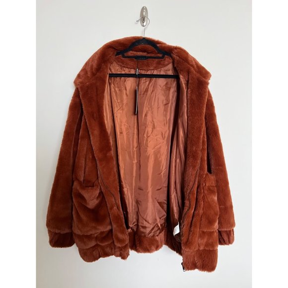 NWT PrettyLittleThings Brown Faux Fur Pocket Front Coat - Size Medium - Picture 6 of 10